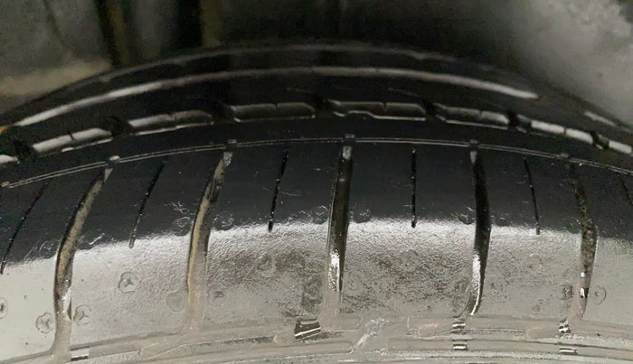 2012 Maruti Ertiga LXI, Petrol, Manual, 1,25,032 km, Right Rear Tyre Tread