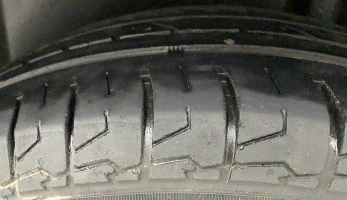 2012 Maruti Ertiga LXI, Petrol, Manual, 1,25,032 km, Left Rear Tyre Tread
