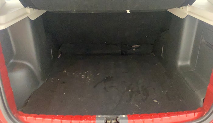 2017 Renault Duster RXS CVT, Petrol, Automatic, 42,070 km, Boot Inside