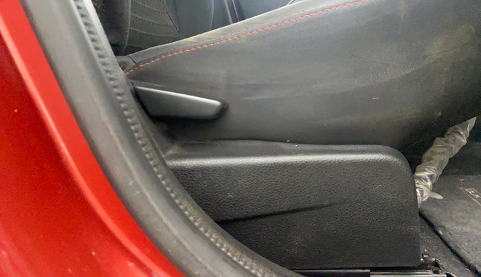 2017 Renault Duster RXS CVT, Petrol, Automatic, 42,070 km, Driver Side Adjustment Panel