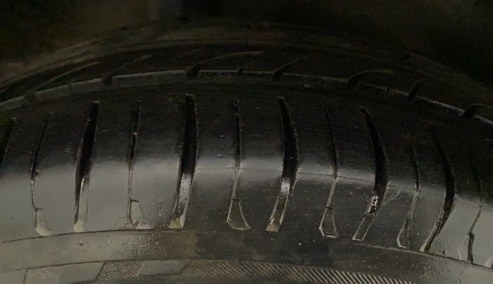 2010 Honda City 1.5L I-VTEC V AT, Petrol, Automatic, 1,15,080 km, Right Rear Tyre Tread