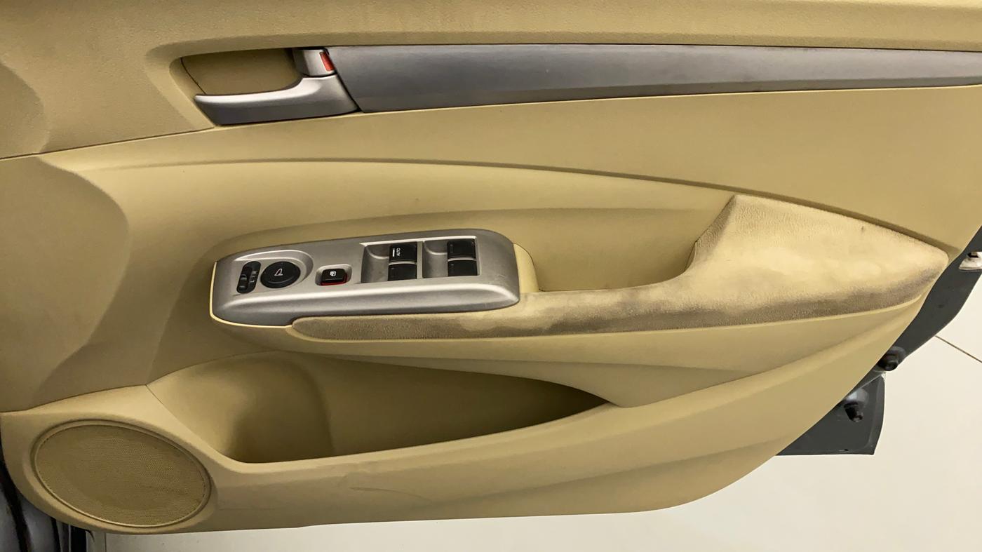 2010 Honda City 1.5L I-VTEC V AT, Petrol, Automatic, 1,15,080 km, Driver Side Door Panels Control