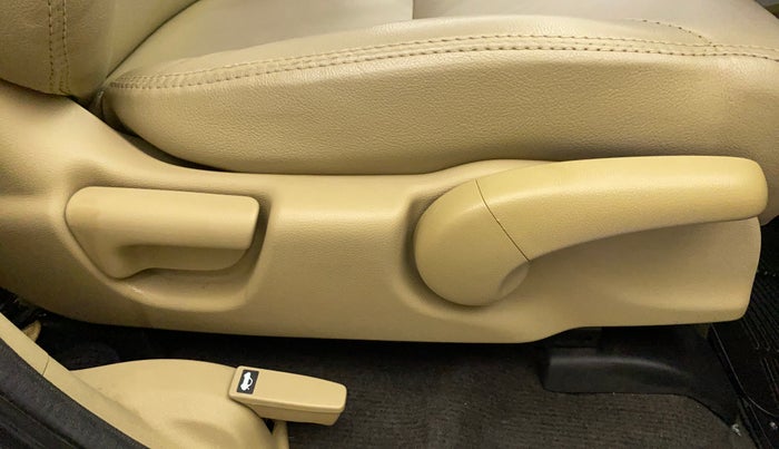 2010 Honda City 1.5L I-VTEC V AT, Petrol, Automatic, 1,15,080 km, Driver Side Adjustment Panel