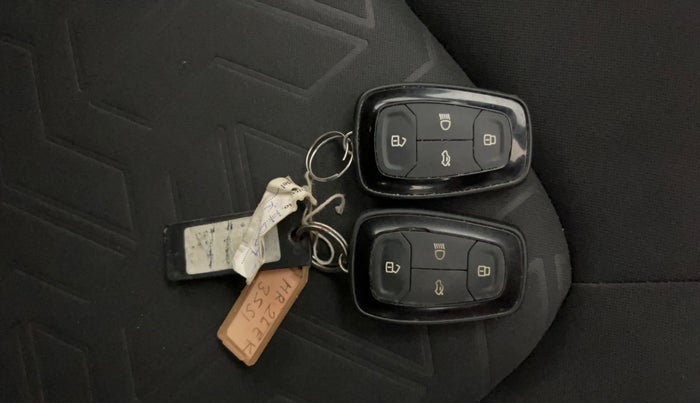 2020 Tata NEXON XZ PLUS (O) PETROL DUAL TONE, Petrol, Manual, 41,076 km, Key Close Up