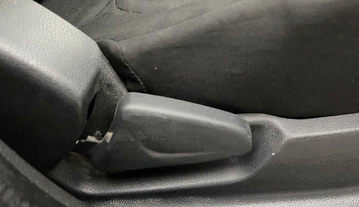 2016 Renault Kwid RXT 0.8, Petrol, Manual, 67,282 km, Driver Side Adjustment Panel