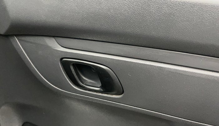 2016 Renault Kwid RXT 0.8, Petrol, Manual, 67,282 km, Driver Side Door Panels Control