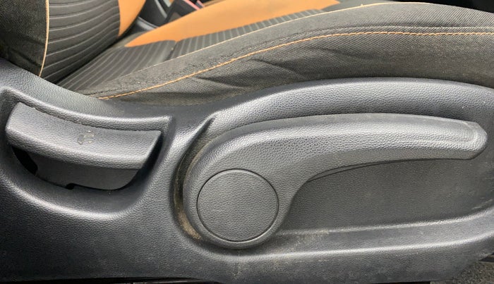 2017 Hyundai i20 Active 1.2 S, Petrol, Manual, 60,535 km, Driver Side Adjustment Panel