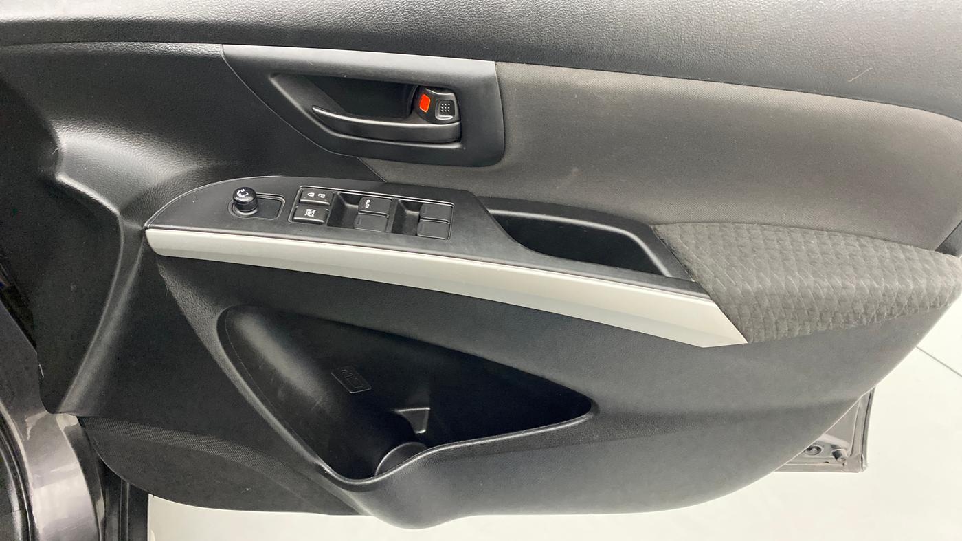 2017 Maruti S Cross SIGMA 1.3, Diesel, Manual, 49,703 km, Driver Side Door Panels Control