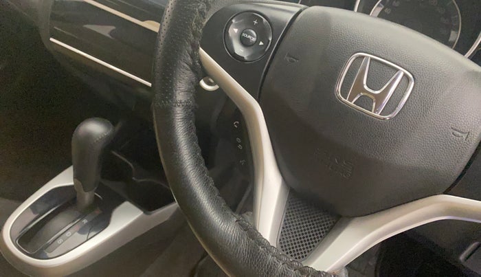 2019 Honda Jazz 1.2L I-VTEC VX CVT, Petrol, Automatic, 30,772 km, Steering wheel - Phone control has minor damage