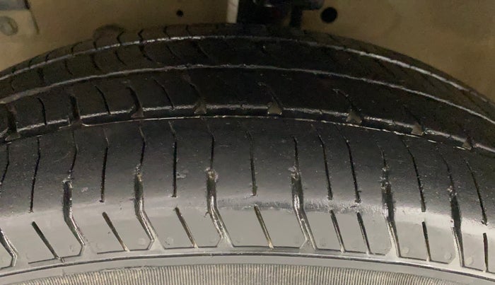 2013 Maruti Swift VDI, Diesel, Manual, 96,540 km, Left Front Tyre Tread