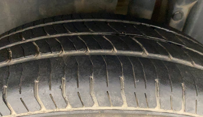 2013 Maruti Swift VDI, Diesel, Manual, 96,540 km, Left Rear Tyre Tread