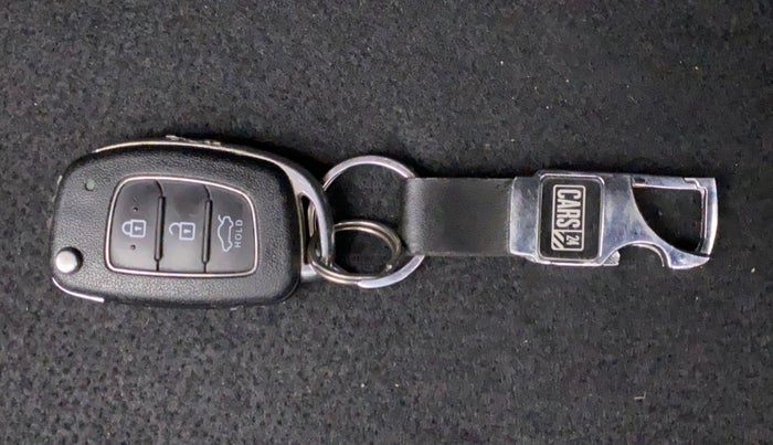 2018 Hyundai Xcent SX 1.2, Petrol, Manual, 49,352 km, Key Close Up