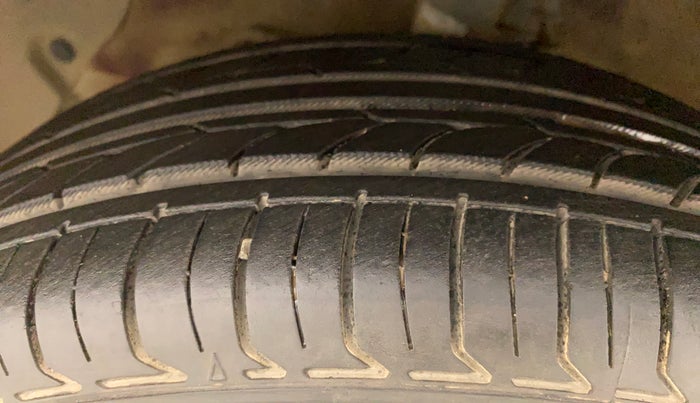 2018 Hyundai Xcent SX 1.2, Petrol, Manual, 49,352 km, Left Front Tyre Tread