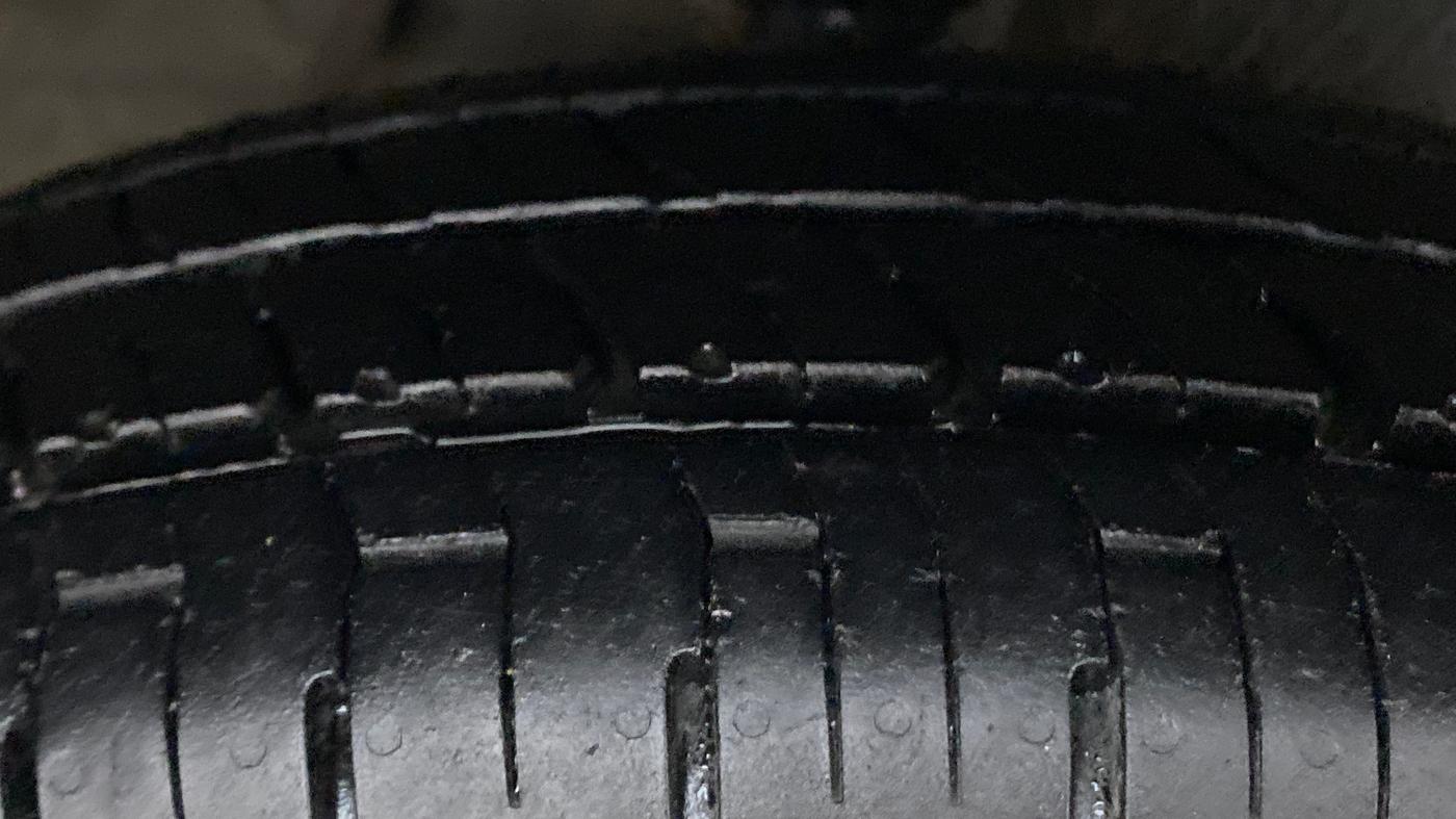 2018 Maruti Alto 800 LXI CNG, CNG, Manual, 30,648 km, Right Front Tyre Tread