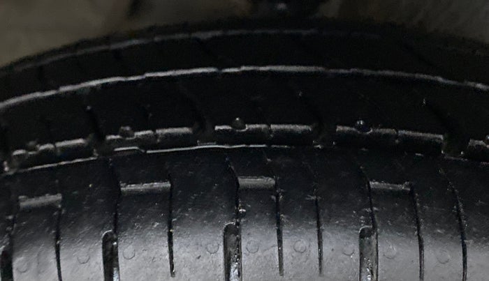 2018 Maruti Alto 800 LXI CNG, CNG, Manual, 30,648 km, Right Front Tyre Tread