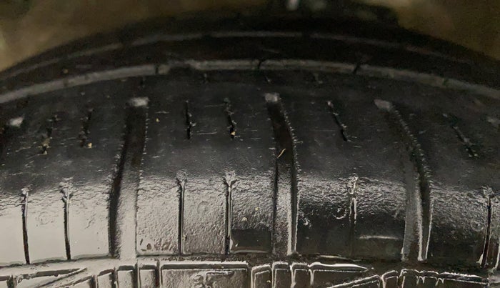 2020 Maruti Celerio VXI (O) CNG, CNG, Manual, 40,653 km, Left Front Tyre Tread