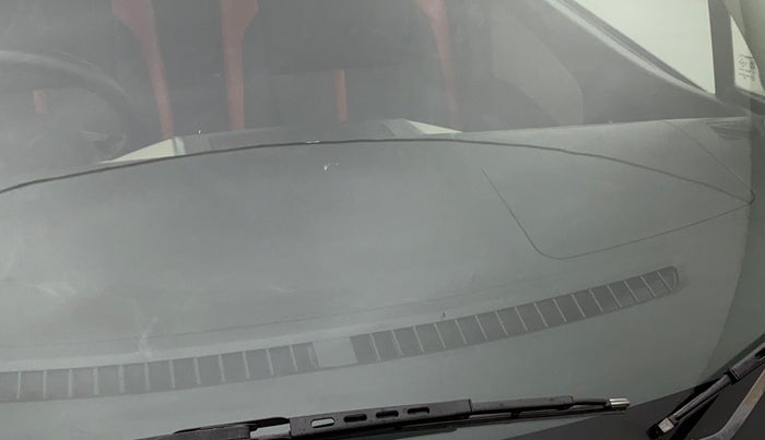 2016 Maruti Wagon R 1.0 VXI, Petrol, Manual, 65,298 km, Front windshield - Minor spot on windshield