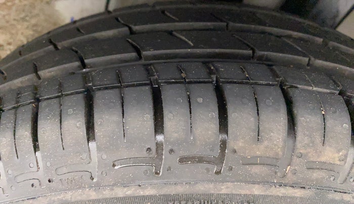 2022 Hyundai AURA S 1.2 CNG, CNG, Manual, 1,683 km, Left Rear Tyre Tread