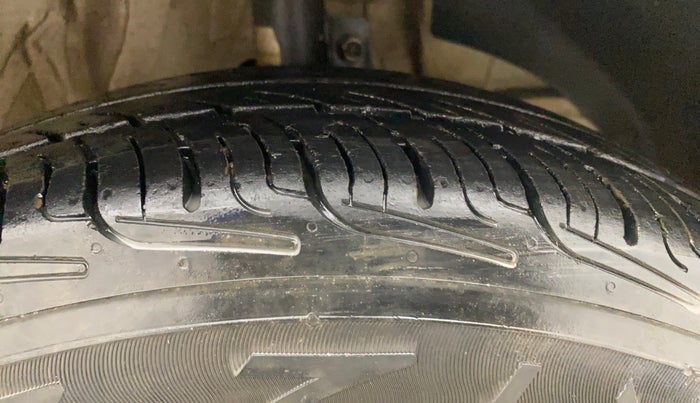 2019 Maruti Swift VXI AMT, Petrol, Automatic, 64,439 km, Right Front Tyre Tread