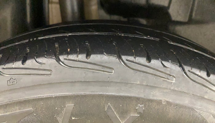 2019 Maruti Swift VXI AMT, Petrol, Automatic, 64,439 km, Right Rear Tyre Tread