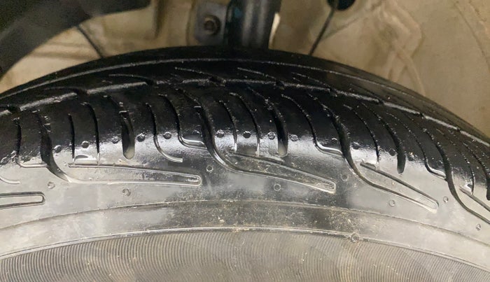 2019 Maruti Swift VXI AMT, Petrol, Automatic, 64,439 km, Left Front Tyre Tread