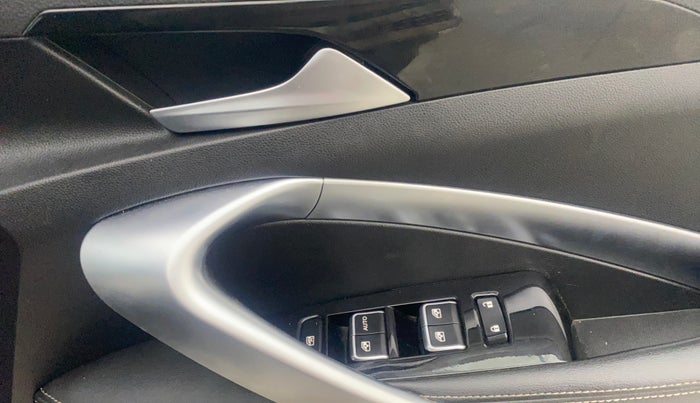 2019 MG HECTOR SHARP 1.5 DCT PETROL, Petrol, Automatic, 30,868 km, Driver Side Door Panels Control