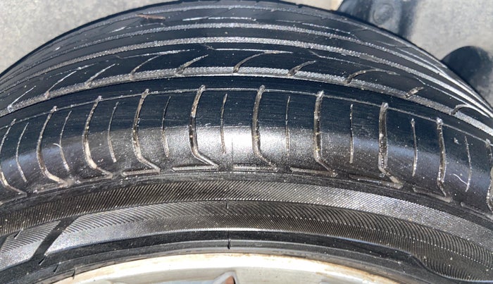 2015 Maruti Ertiga VDI, Diesel, Manual, 93,157 km, Left Rear Tyre Tread