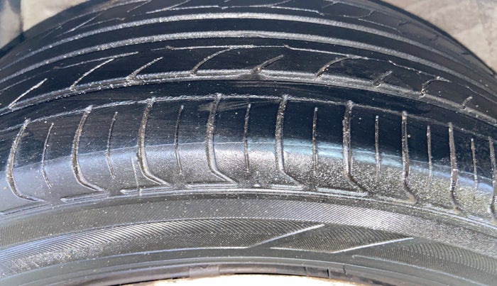 2015 Maruti Ertiga VDI, Diesel, Manual, 93,157 km, Left Front Tyre Tread