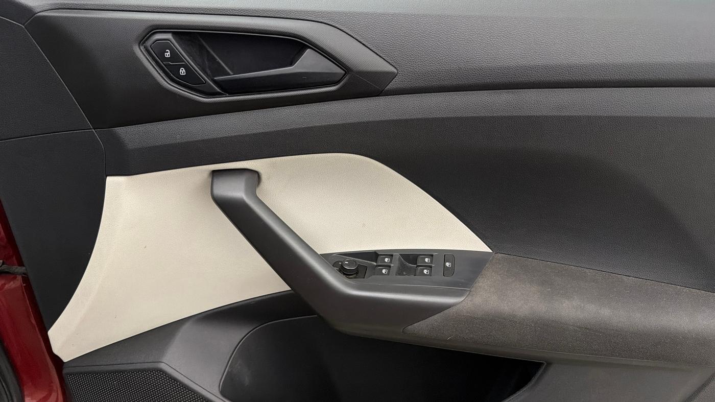 2022 Volkswagen TAIGUN COMFORTLINE 1.0 TSI MT, Petrol, Manual, 56,582 km, Driver Side Door Panels Control