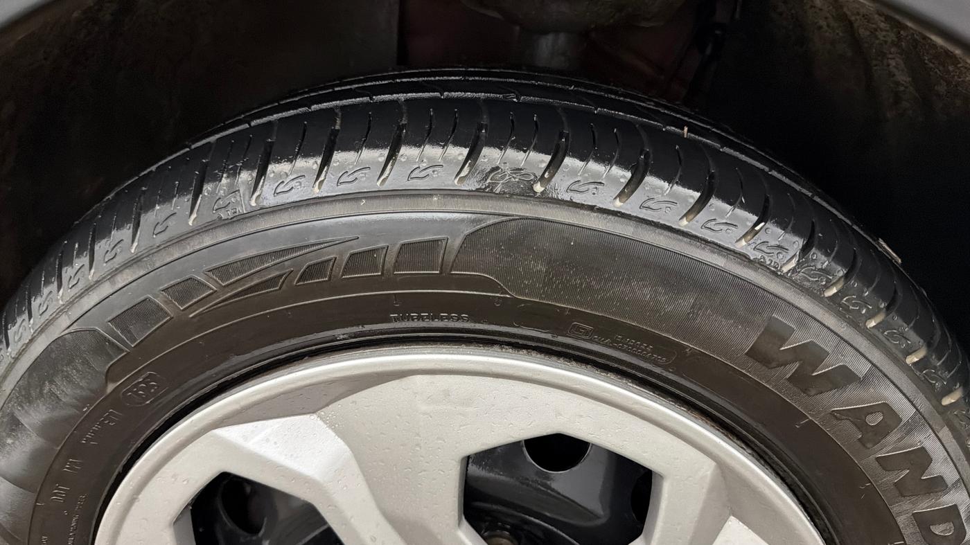 2022 Volkswagen TAIGUN COMFORTLINE 1.0 TSI MT, Petrol, Manual, 56,582 km, Left Front Tyre Tread