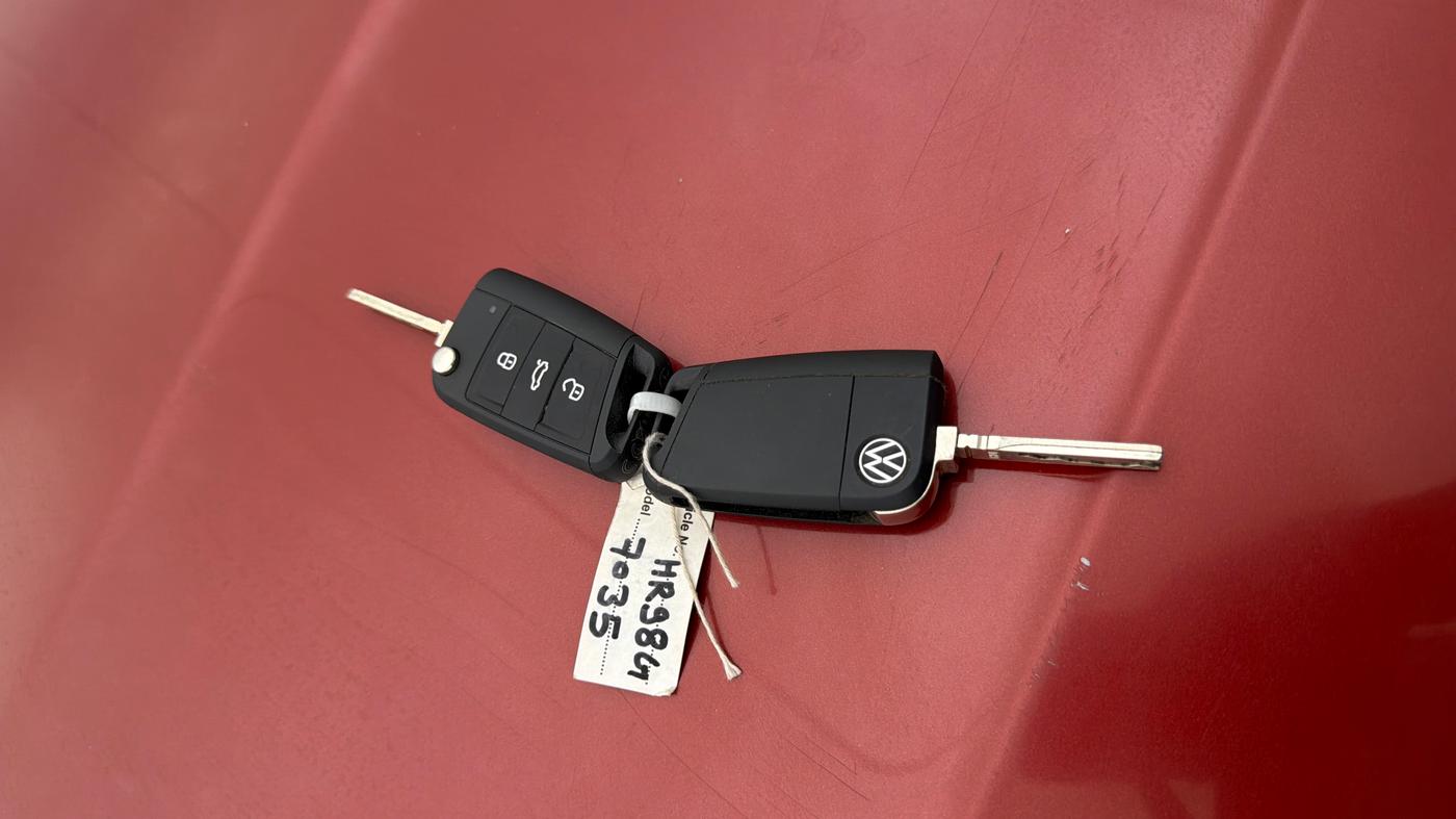 2022 Volkswagen TAIGUN COMFORTLINE 1.0 TSI MT, Petrol, Manual, 56,582 km, Key Close Up