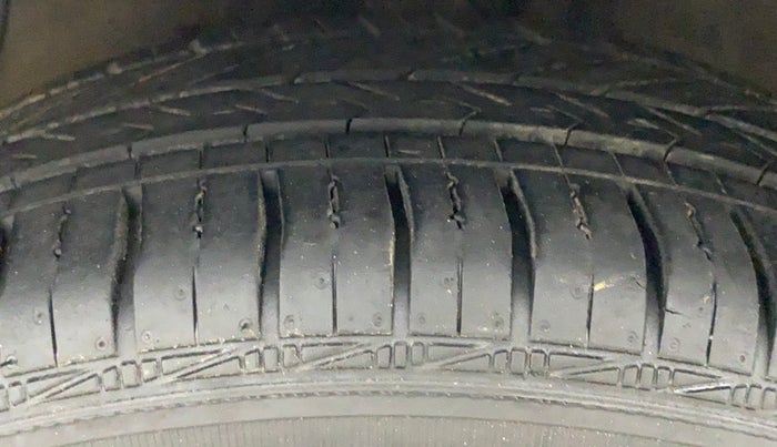 2018 Hyundai Grand i10 SPORTZ 1.2 KAPPA VTVT, CNG, Manual, 58,033 km, Left Front Tyre Tread