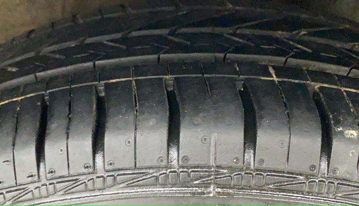 2018 Hyundai Grand i10 SPORTZ 1.2 KAPPA VTVT, CNG, Manual, 58,033 km, Left Rear Tyre Tread