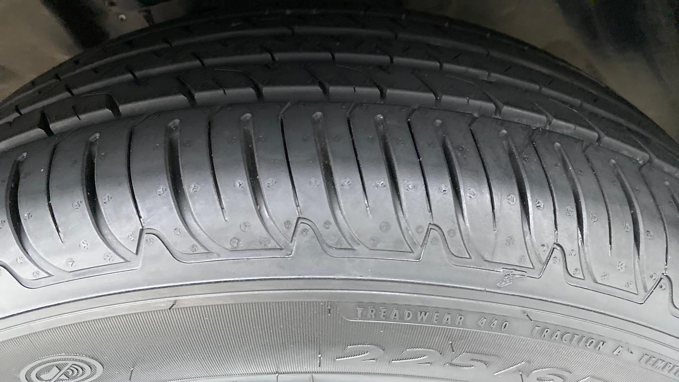 2017 Jeep Compass 2.0 LIMITED, Diesel, Manual, 88,808 km, Left Front Tyre Tread