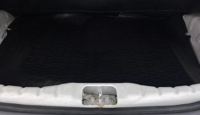 2017 Hyundai Eon MAGNA PLUS, Petrol, Manual, 25,201 km, Boot Inside