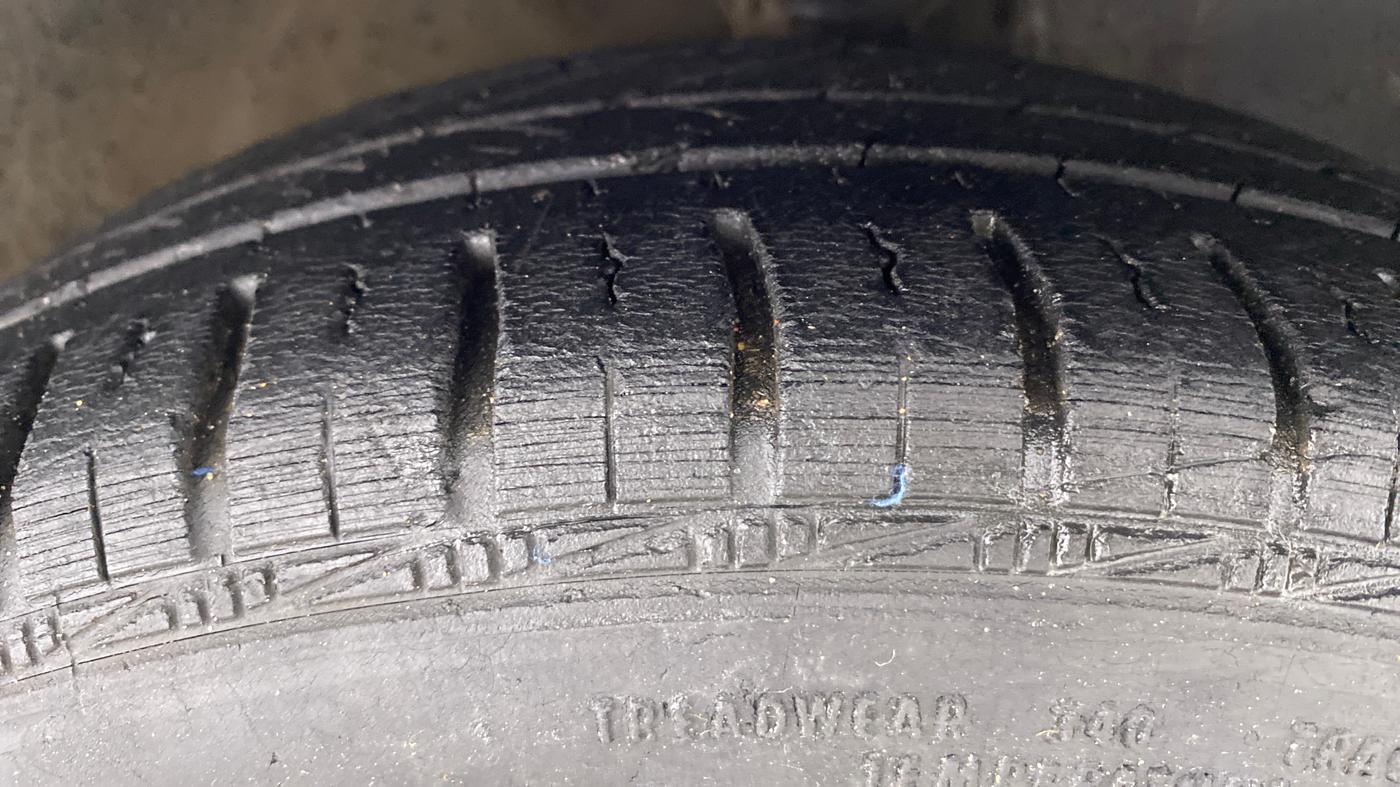 2017 Hyundai Eon MAGNA PLUS, Petrol, Manual, 25,201 km, Right Front Tyre Tread