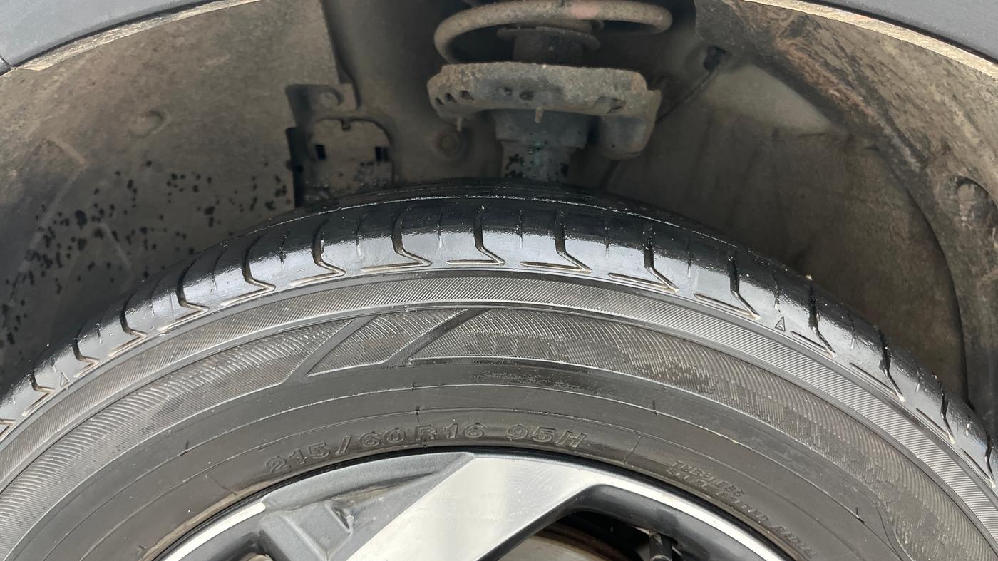 2021 Hyundai VENUE S+ 1.2, Petrol, Manual, 43,707 km, Left Front Tyre Tread