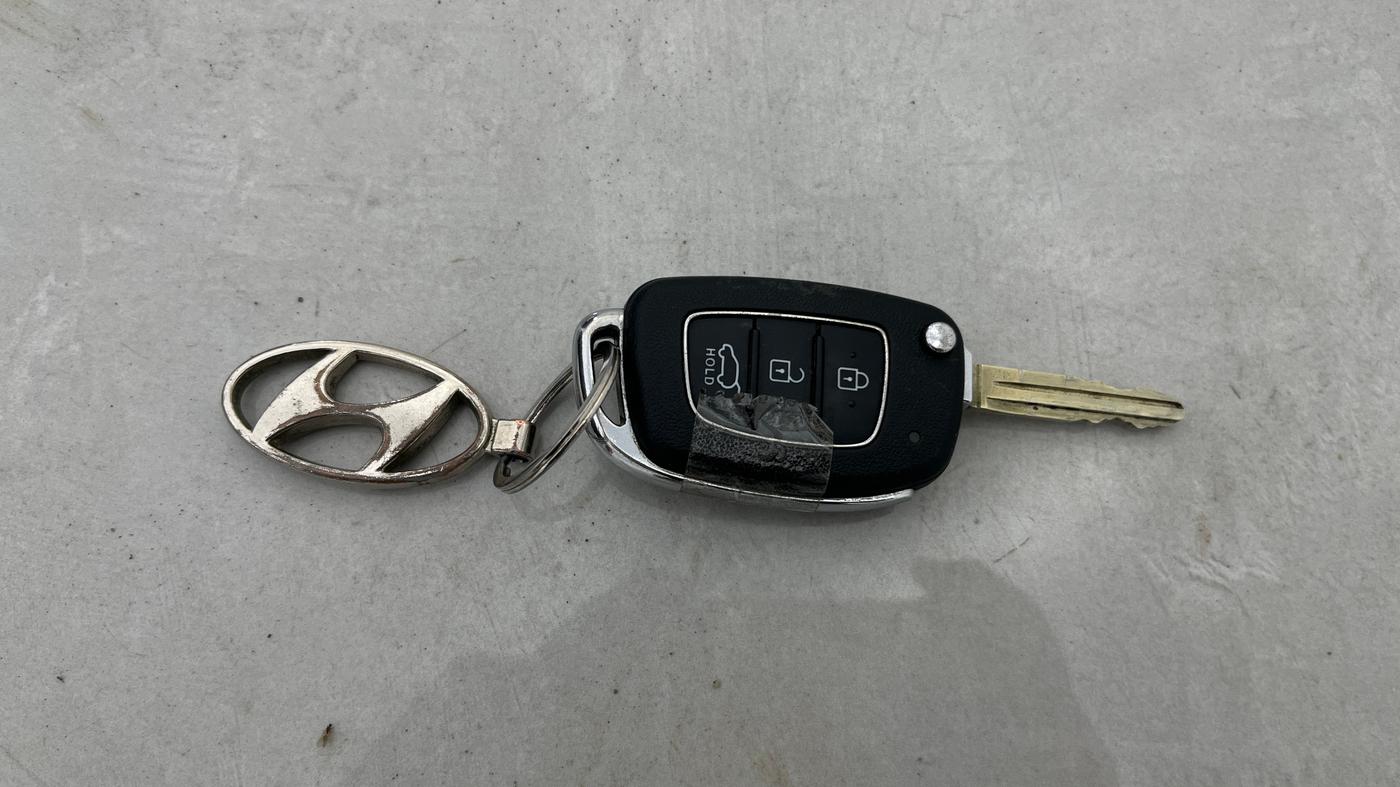 2021 Hyundai VENUE S+ 1.2, Petrol, Manual, 43,707 km, Key Close Up