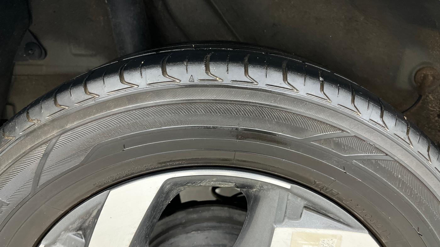 2021 Hyundai VENUE S+ 1.2, Petrol, Manual, 43,707 km, Right Rear Tyre Tread