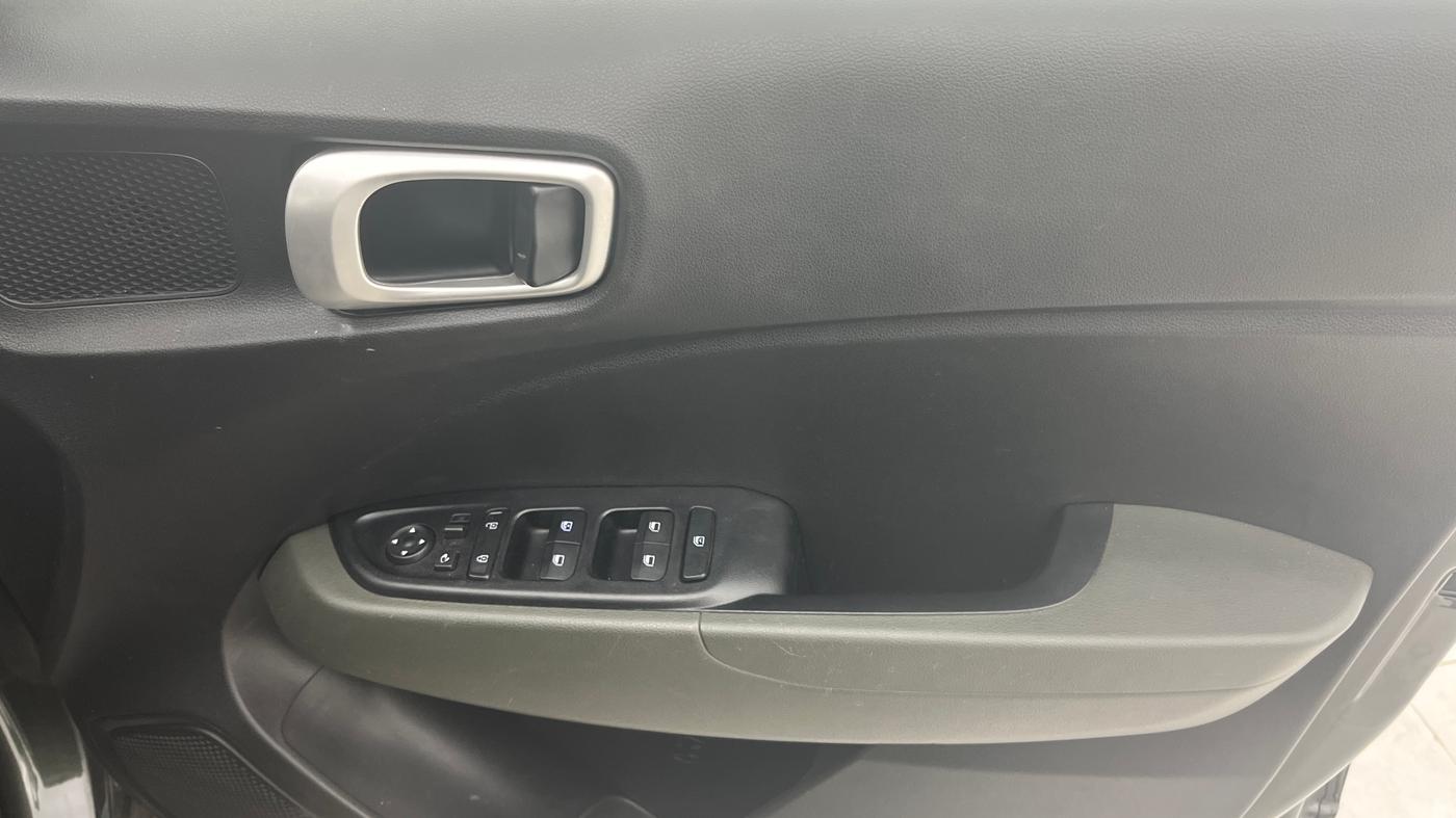 2021 Hyundai VENUE S+ 1.2, Petrol, Manual, 43,707 km, Driver Side Door Panels Control