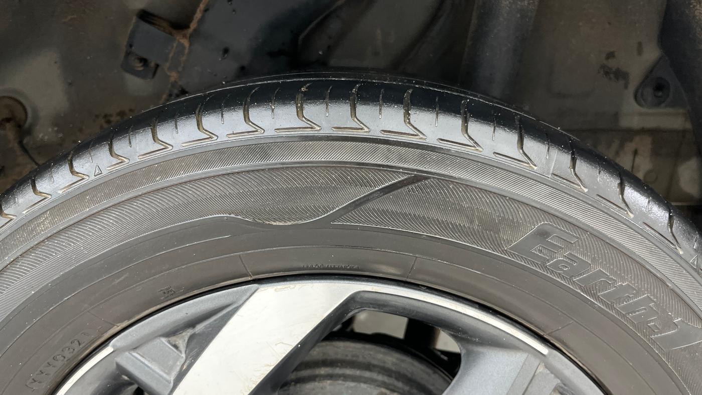 2021 Hyundai VENUE S+ 1.2, Petrol, Manual, 43,707 km, Left Rear Tyre Tread