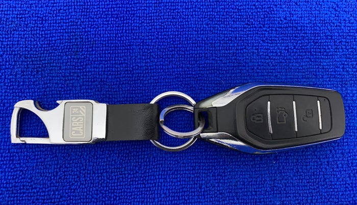 2018 Mahindra XUV500 W7, Diesel, Manual, 74,339 km, Key Close Up