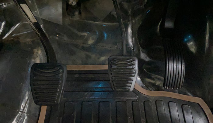 2018 Mahindra XUV500 W7, Diesel, Manual, 74,339 km, Pedals