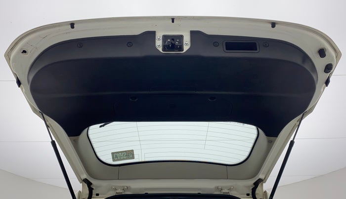 2018 Mahindra XUV500 W7, Diesel, Manual, 74,339 km, Boot Door Open