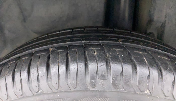 2013 Maruti Swift Dzire VXI, Petrol, Manual, 98,983 km, Left Rear Tyre Tread