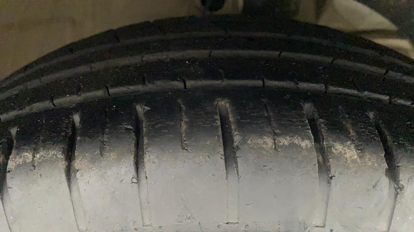 2018 Maruti Swift ZXI AMT, Petrol, Automatic, 33,100 km, Right Front Tyre Tread