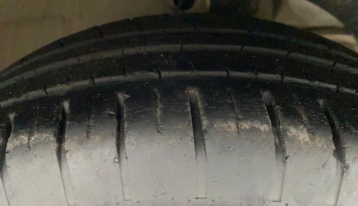 2018 Maruti Swift ZXI AMT, Petrol, Automatic, 33,100 km, Right Front Tyre Tread