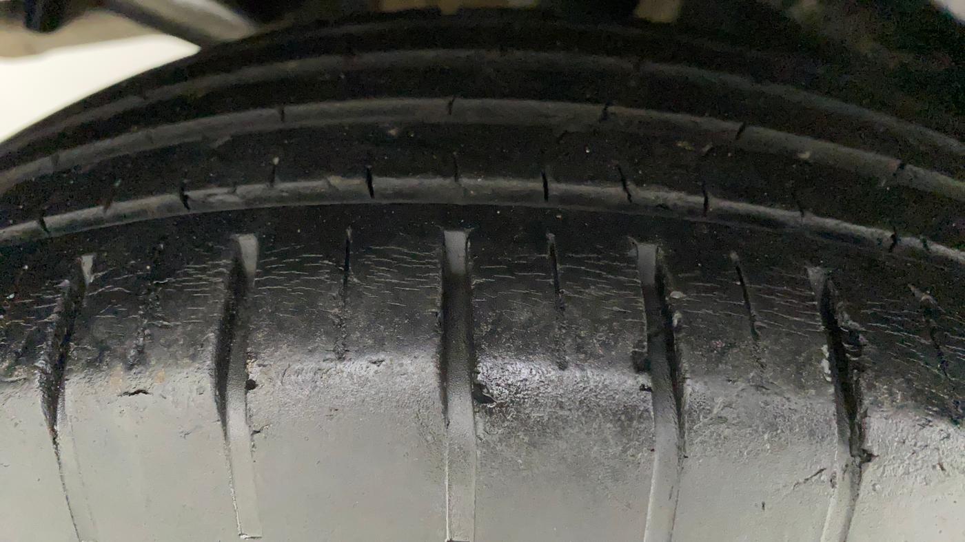 2018 Maruti Swift ZXI AMT, Petrol, Automatic, 33,100 km, Right Rear Tyre Tread