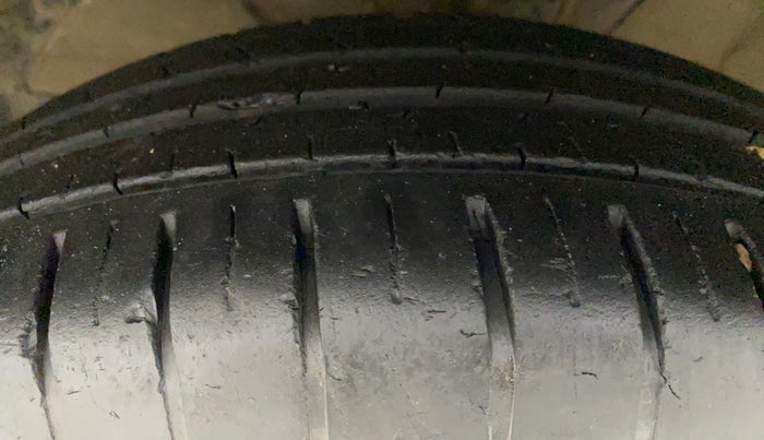 2018 Maruti Swift ZXI AMT, Petrol, Automatic, 33,100 km, Left Front Tyre Tread