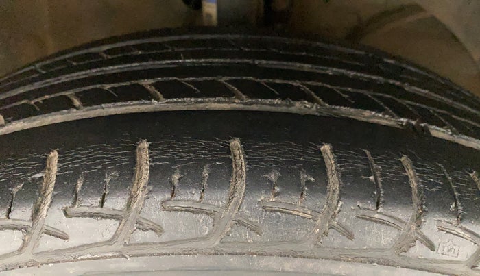 2017 Maruti Baleno DELTA PETROL 1.2, Petrol, Manual, 50,278 km, Right Front Tyre Tread